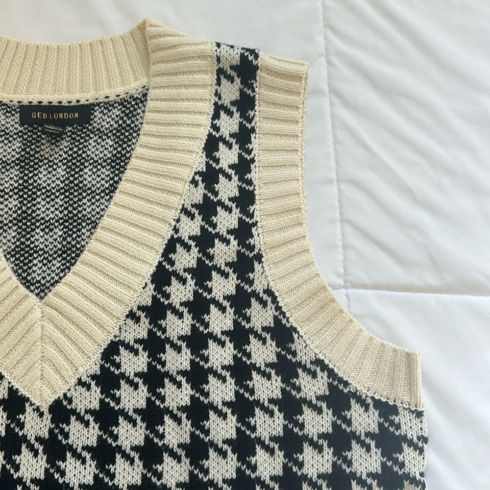 ASOS Houndstooth Pattern V-Neck Sweater Vest